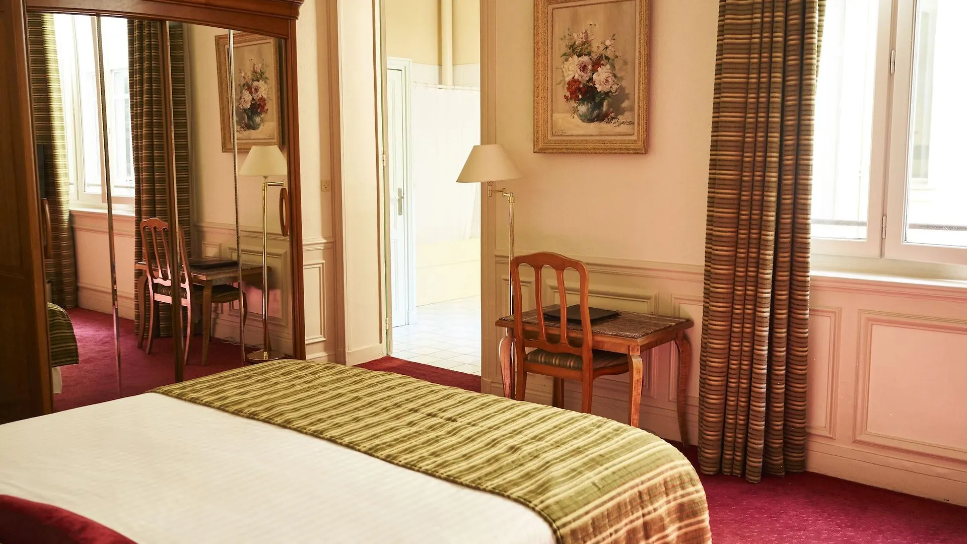 Hotel Langlois Париж